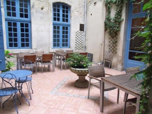 Hotel Saint Trophime อาร์ลส์ ภายนอก รูปภาพ