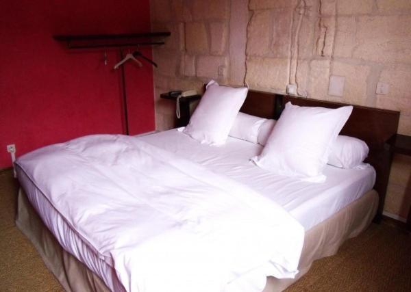 Hotel Saint Trophime อาร์ลส์ ภายนอก รูปภาพ