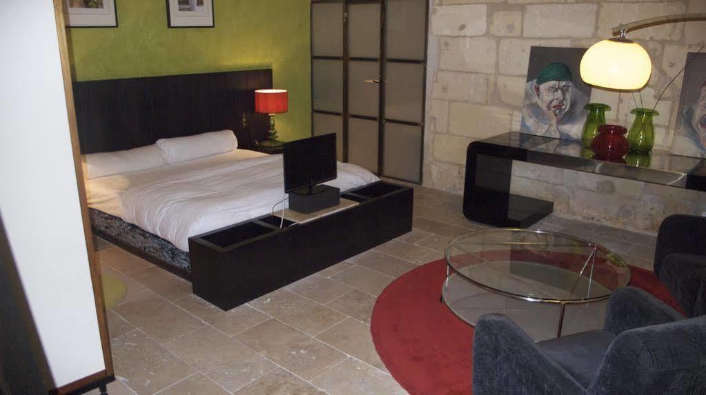 Hotel Saint Trophime อาร์ลส์ ภายนอก รูปภาพ